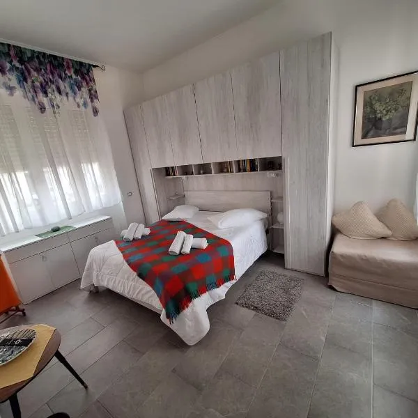 Tolstoi 83 Apartment,位于米兰的酒店