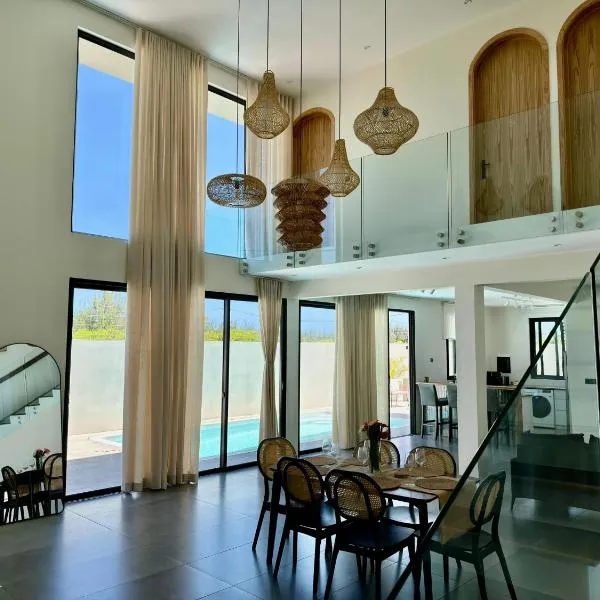 Anba Solēy, hotel u gradu Surinam