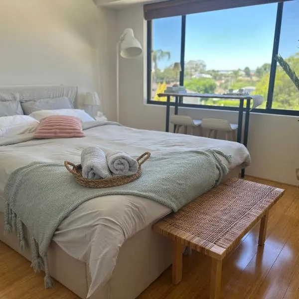Sunlit Minimal Master Room With Bathroom Bayswater Central City & Airport SHARED HOUSE, hotel em Perth