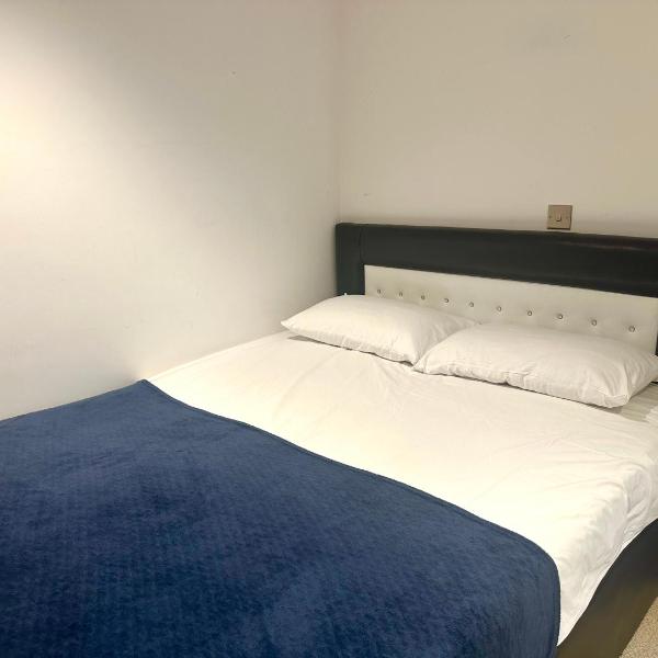 MK London Central & Cosy Studio Apartments, London