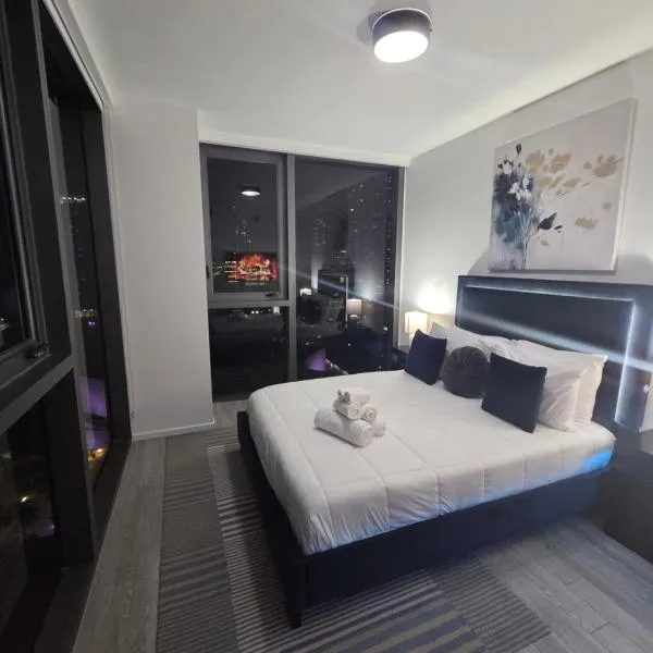 Miami-Brickell Luxury 2BR-2BATH with skyline VIEWS - walking distance to KASEYA-HEAT ARENA & BAYSIDE - Port of MIAMI cruise ships, Hotel in Miami