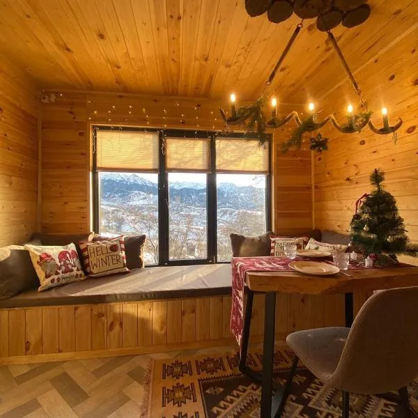 Kainar Glamp Домик в горах с террасой и прекрасным видом на горы, hotel v destinácii Besqaynar