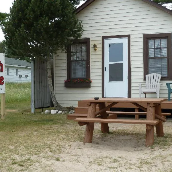 Beach House Lakeside Cottages, hôtel à Mackinaw City