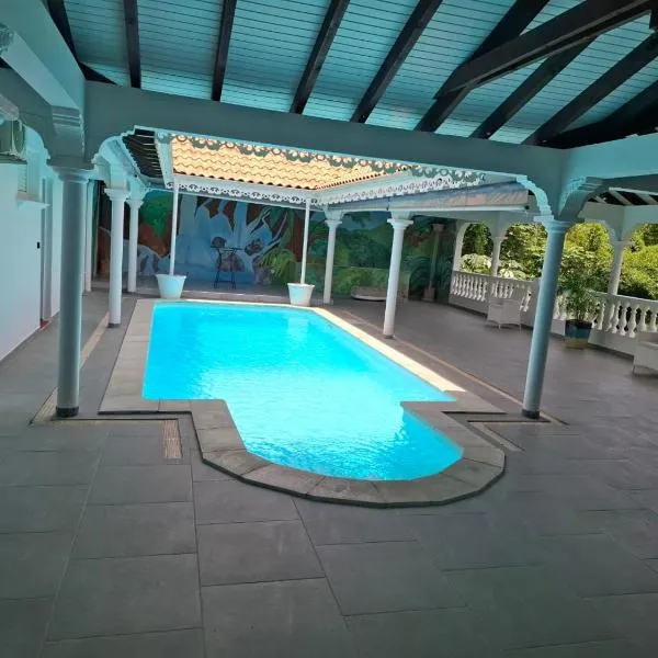 LʼAjoupa-Bouillon में, होटल Le Chalet d'Ajoupa