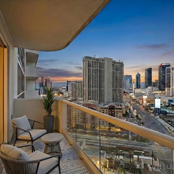 Balcony Full Strip View Suite MGM Signature FREE VALET, Las Vegas