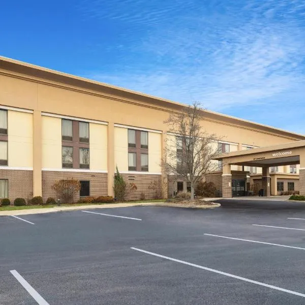 Hampton Inn Marietta، فندق في ماريتا