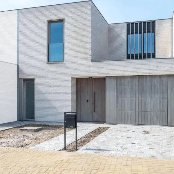 Brand new 3BR house with garden in Mariakerke, hotel in Oostende