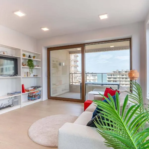 Perfectly situated condo with amazing views, hotel in Ostend