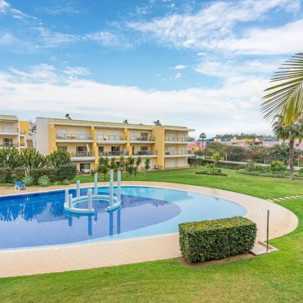 #010 Marina View Apartment Pool & Balcony, готель в Албуфейрі