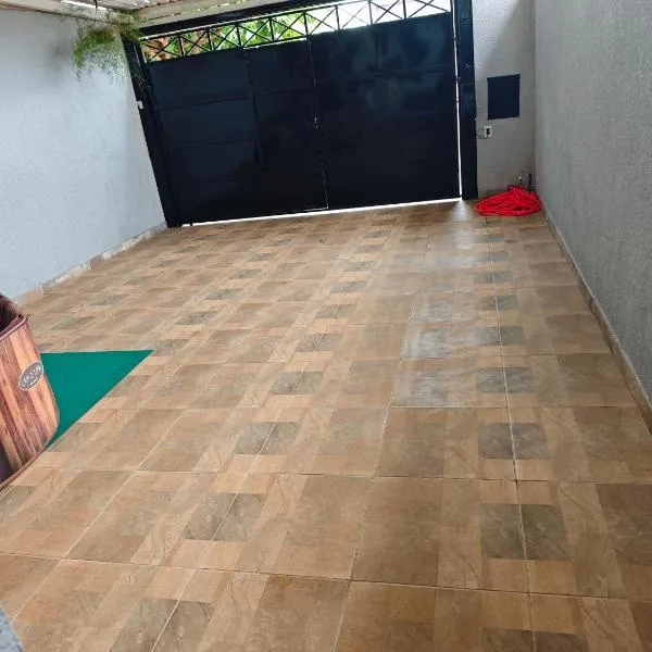 Quarto casal Px aeroporto Garagem, hótel í Cascavel
