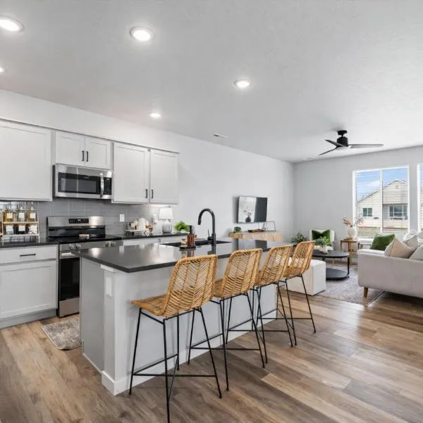 Spotless Parkside Stay King DreamCloud Sleeps 10, готель у місті Мерідіан