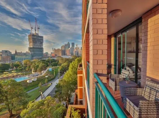 Stunning Downtown Retreat with City Views, Hotel in Sydney