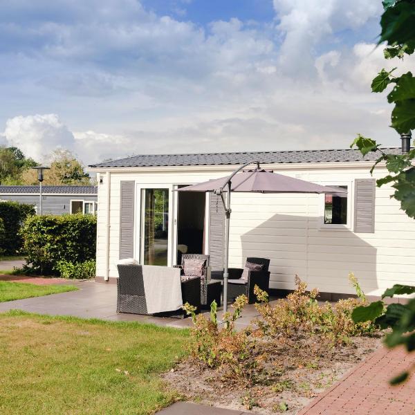 Comfy chalet with a dishwasher, next to the forest