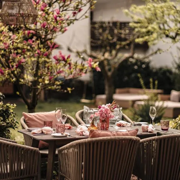 Landgasthaus & Hotel zur Krone: Dahn şehrinde bir otel