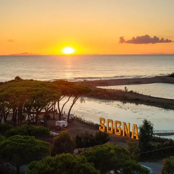NOMAD ARGENTARIO - Area Sosta Camper - Empty Pitch Only Campervan RV - SOLO Piazzole per il proprio CAMPER - Tariffa fino a 4 persone - Servizi inclusi, מלון באלביניה
