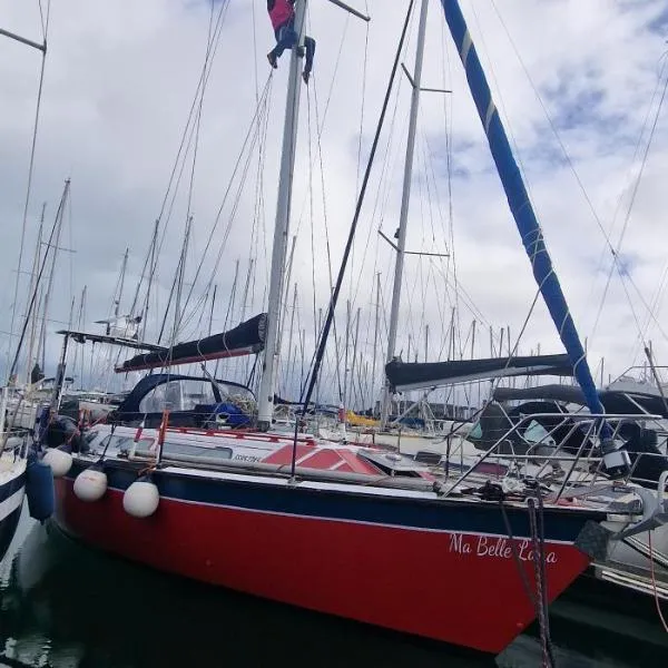Ma Belle Lana, Voilier Familial, Superbe Vue sur Mer, hotel in Cherbourg-en-Cotentin
