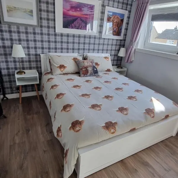 Innisfail Edi - double room with private bathroom, хотел в Единбург