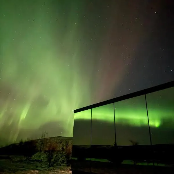 Nest Retreat Iceland - Mirror Houses by the Rangá river โรงแรมในเฮลลา