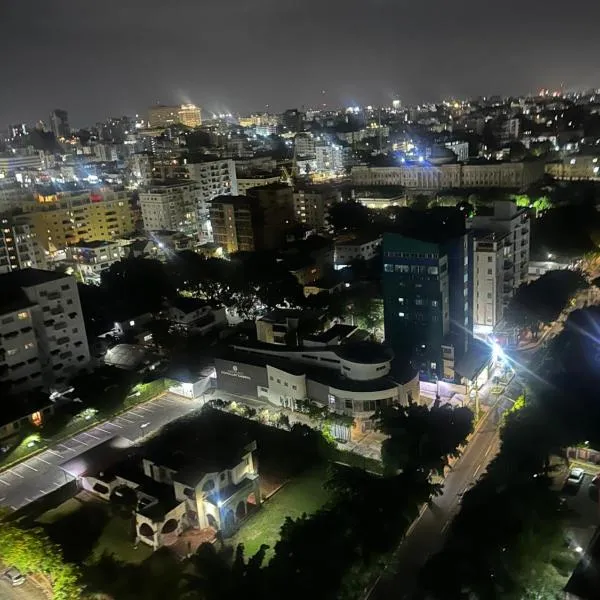 Apartamento con vista mar y la ciudad La Paz en Malecón Santo Domingo: Santo Domingo şehrinde bir otel