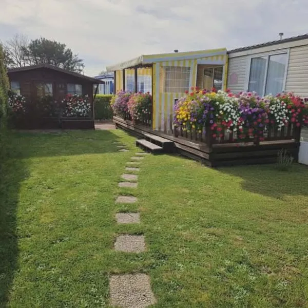 GRAND BUNGALOW frond de mer sur la Côte d'Opale, hotel v mestu Camiers