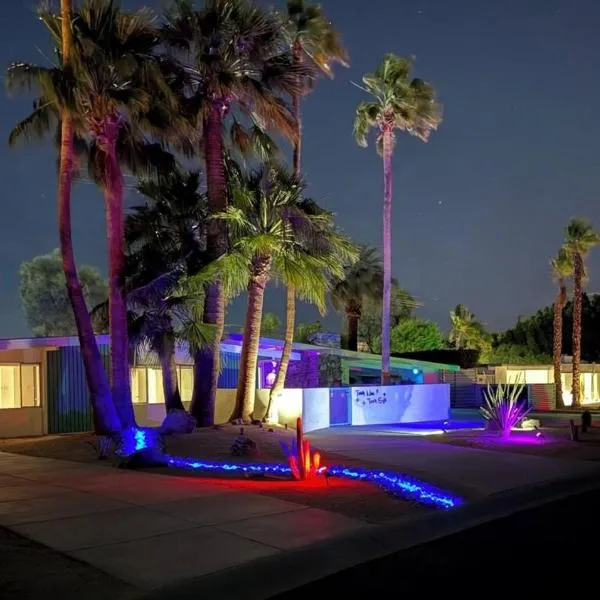 Retro A Go Go House, Hotel in Palm Springs