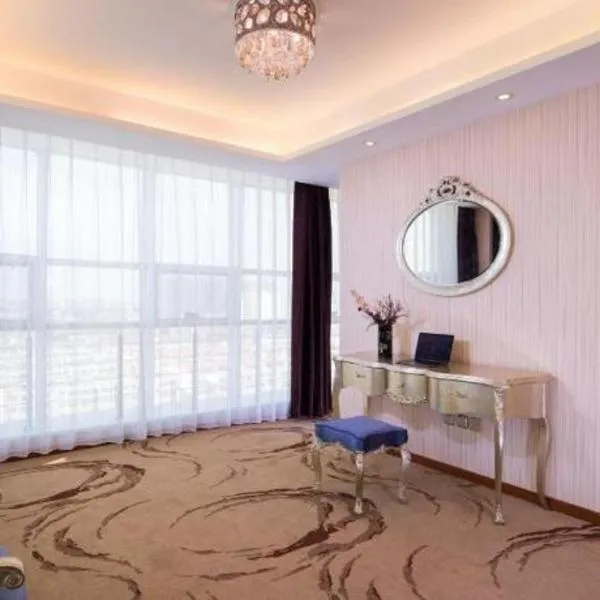 Vienna Hotel Tongliao Ke'erqin, hótel í Tongliao