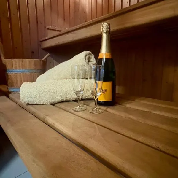 Private stay with sauna and bicycles, Hotel in Brügge