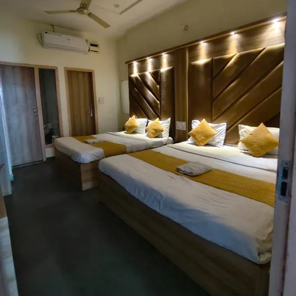 HR King HOTEL, отель в Амритсаре