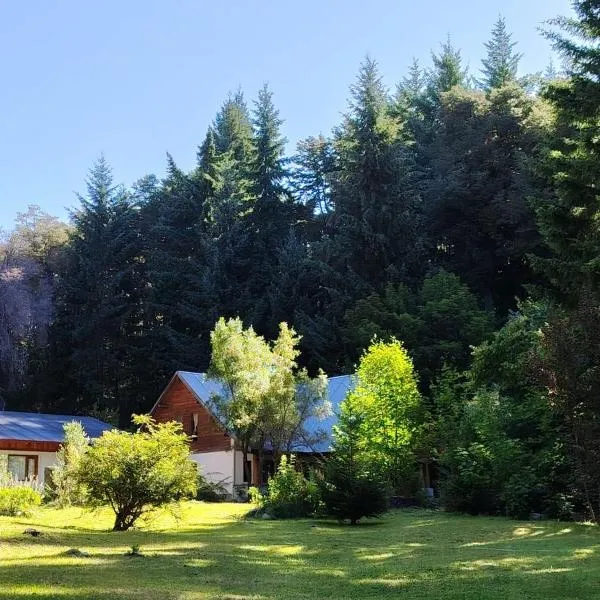 Bosque Hostel, hotel i Villa Traful