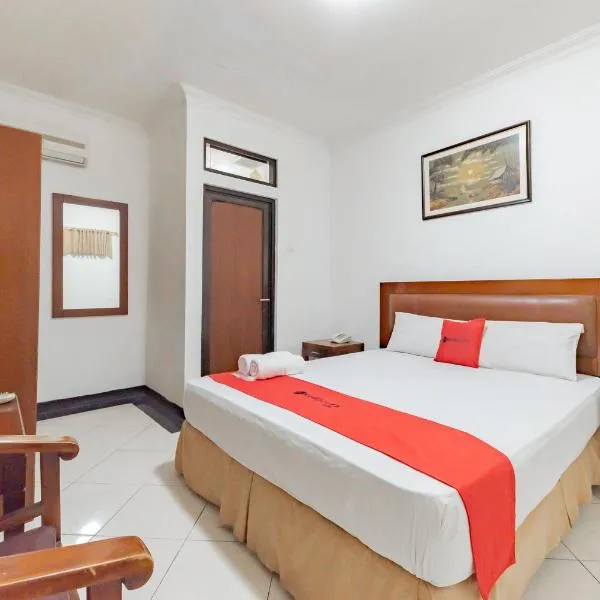 RedDoorz Plus at Buah Batu, hotel in Bandung