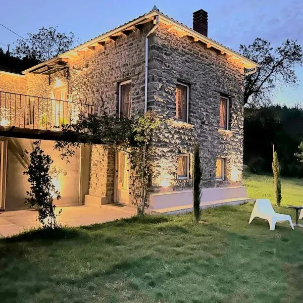 Εn Kanalion, hotel i Kanália