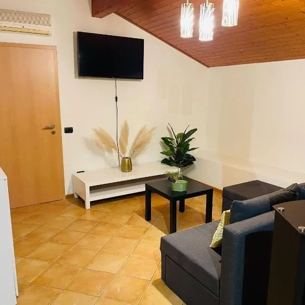 Chiasso Suisse Apartament - RentuGoo Travel, Hotel in Chiasso