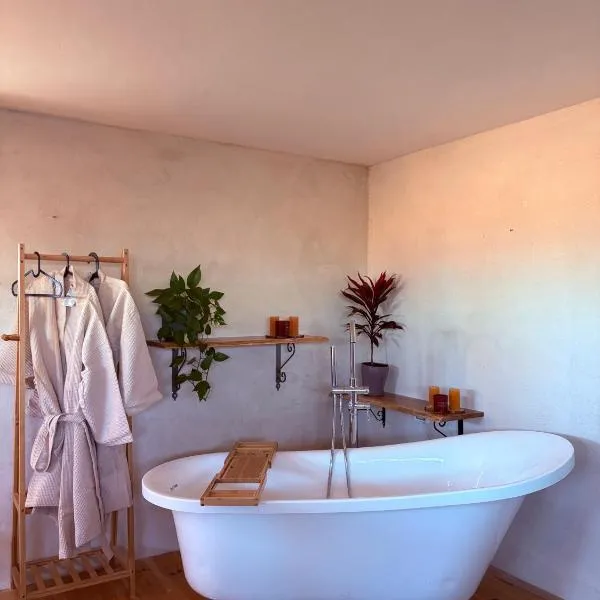 מים במדבר, hotell sihtkohas Zuqim