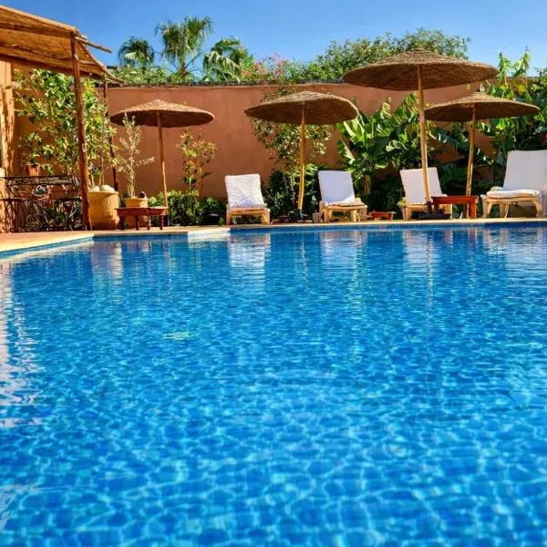 Riad Aïcha Addi Pool & Hammam, хотел в Есувейра
