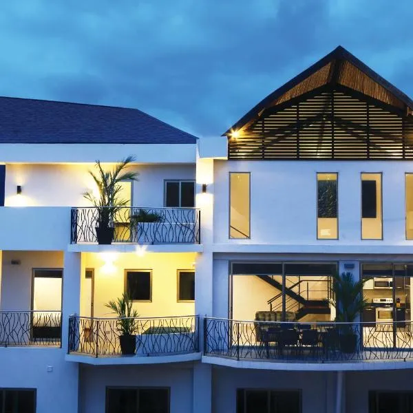 Luxury SKY PENTHOUSES 3-6BR Condo-Hotel at Oceano Jaco, hotel v destinaci Jacó