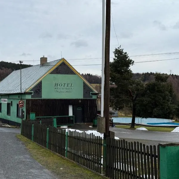 Hotel Na Pastvinách, hotell