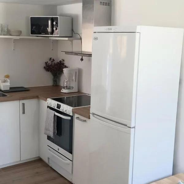 Stuga PETEL, hotel en Färjestaden