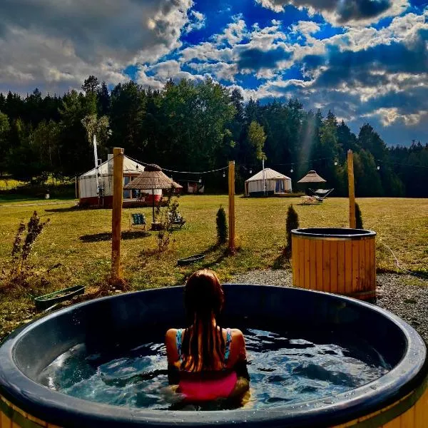 Glamping Niebiańska Osada Jurty Dolnośląskie, hotel en Polanica-Zdrój