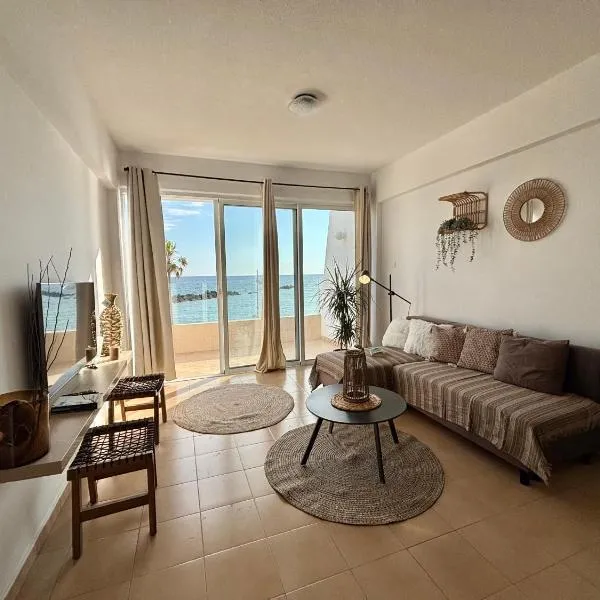 SEA VIEW Apartment in Paphos Port, готель у Пафосі