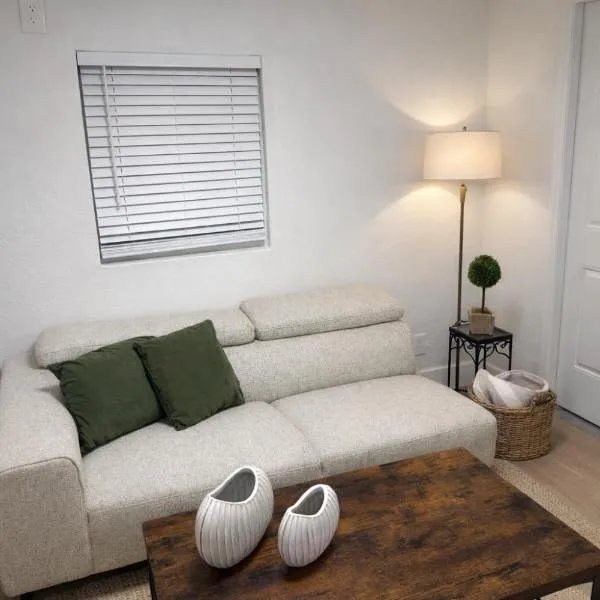 Fort Lauderdale Airport Pacifica Lake Bleu, hotel v destinácii Dania Beach