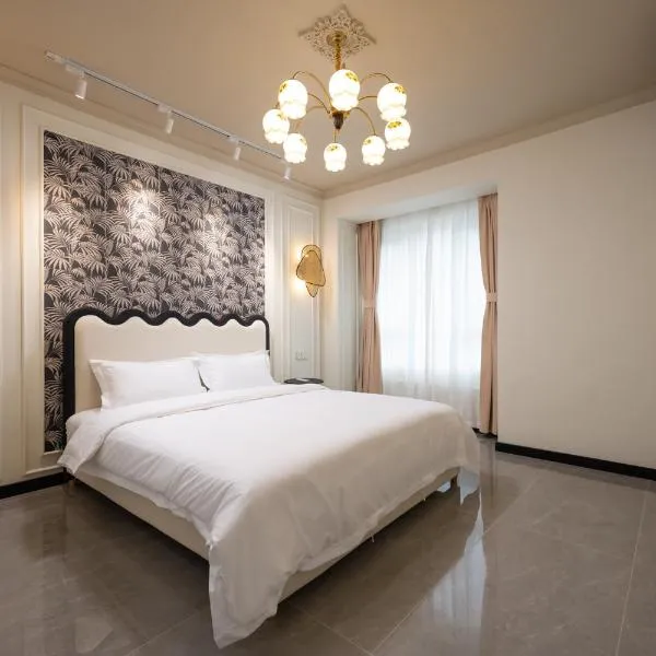 Locals-667, hotel a Enshi