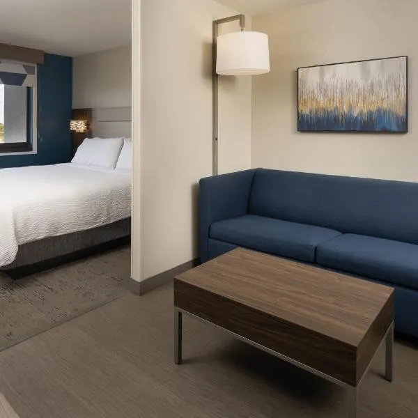 Holiday Inn Express Hotel & Suites Kendall East-Miami by IHG، فندق في كيندال