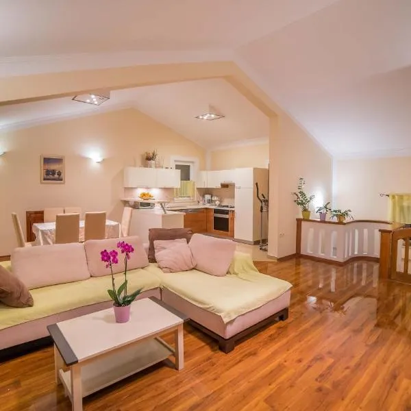 Captain's Apartment, Hotel in Rab