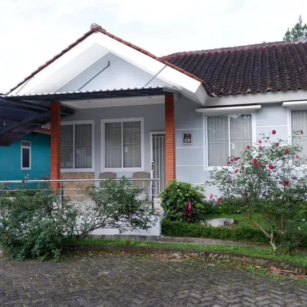 Diyar Villas Puncak F4/8, hotel i Puncak