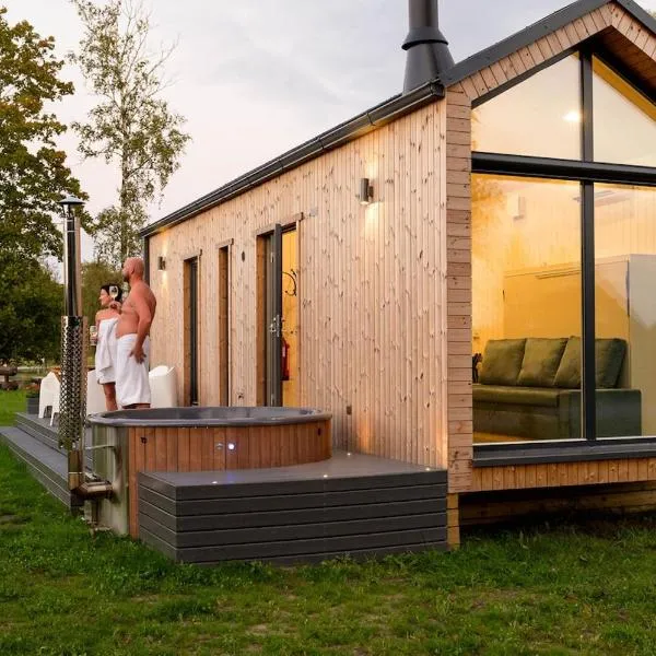 Eco House with a hot tub, hotel en Pärnu