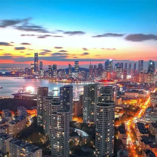 Qingdao Yiran Wanjia Hotel Apartment (May Fourth Square Wanxiang City Branch), hotel sa Qingdao