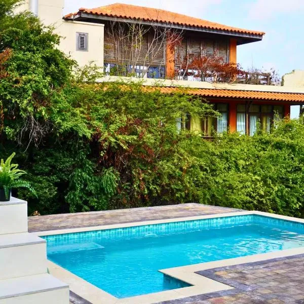 Westpunt Villa - Santirome 2BR House Near Turtle Beach, hotel a Westpunt