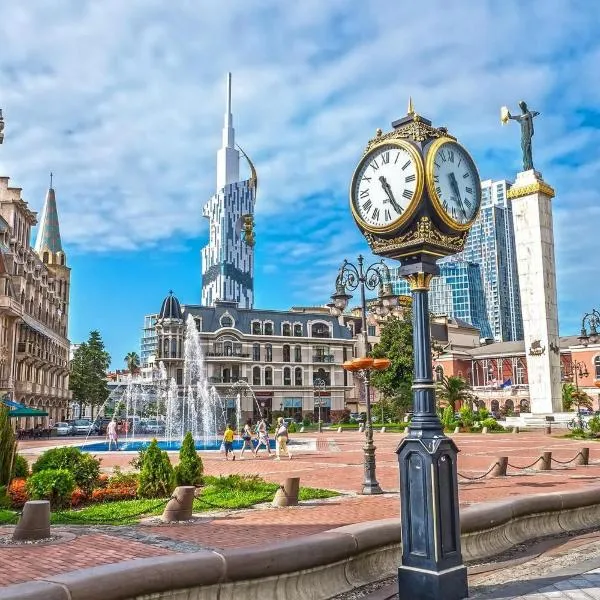 Albatross Luxe Hotel, хотел в Батуми