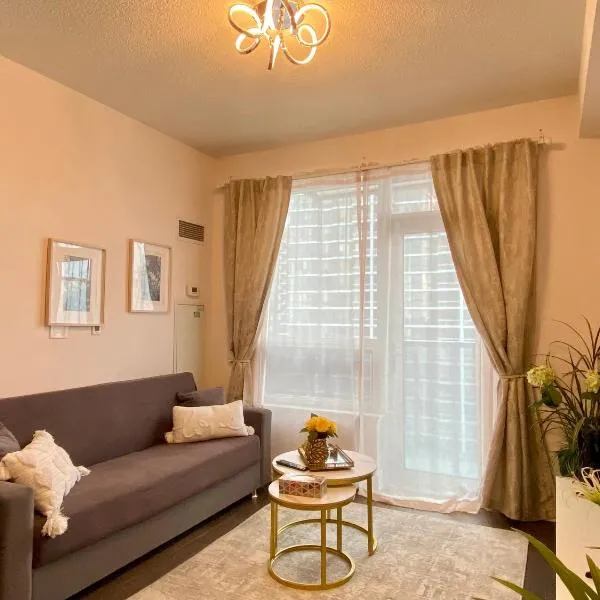 Luxurious Condo Apartment with Direct Subway Access，多倫多的飯店