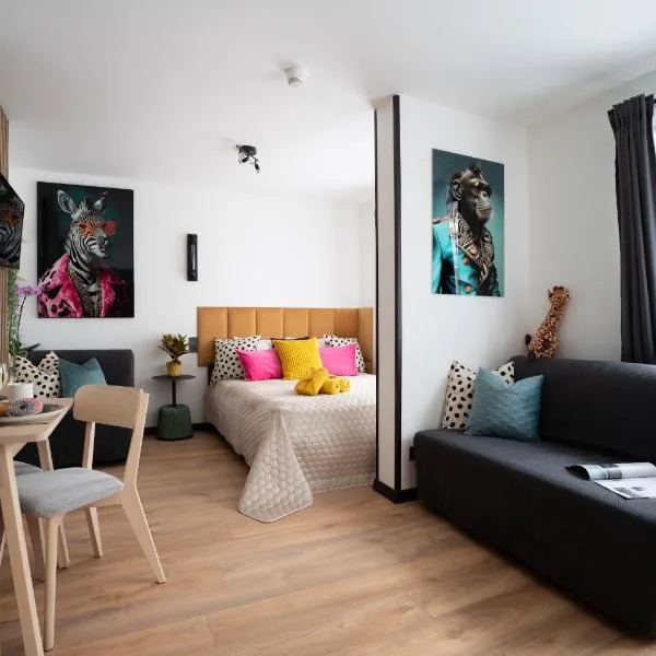 Green Garden & Private Parking Apartments with Playground,位于里加的酒店